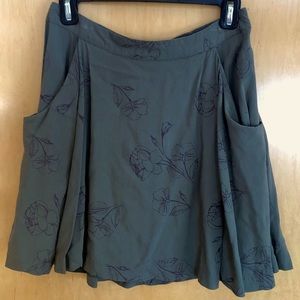 Perfect condition, very comfy! Marked as a small, fits true to size.